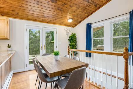 Harpers Ferry Cabin Hot Tub, Deck, Fire Pit, Wifi 外观 照片