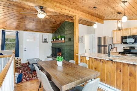 Harpers Ferry Cabin Hot Tub, Deck, Fire Pit, Wifi 外观 照片