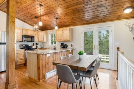 Harpers Ferry Cabin Hot Tub, Deck, Fire Pit, Wifi 外观 照片