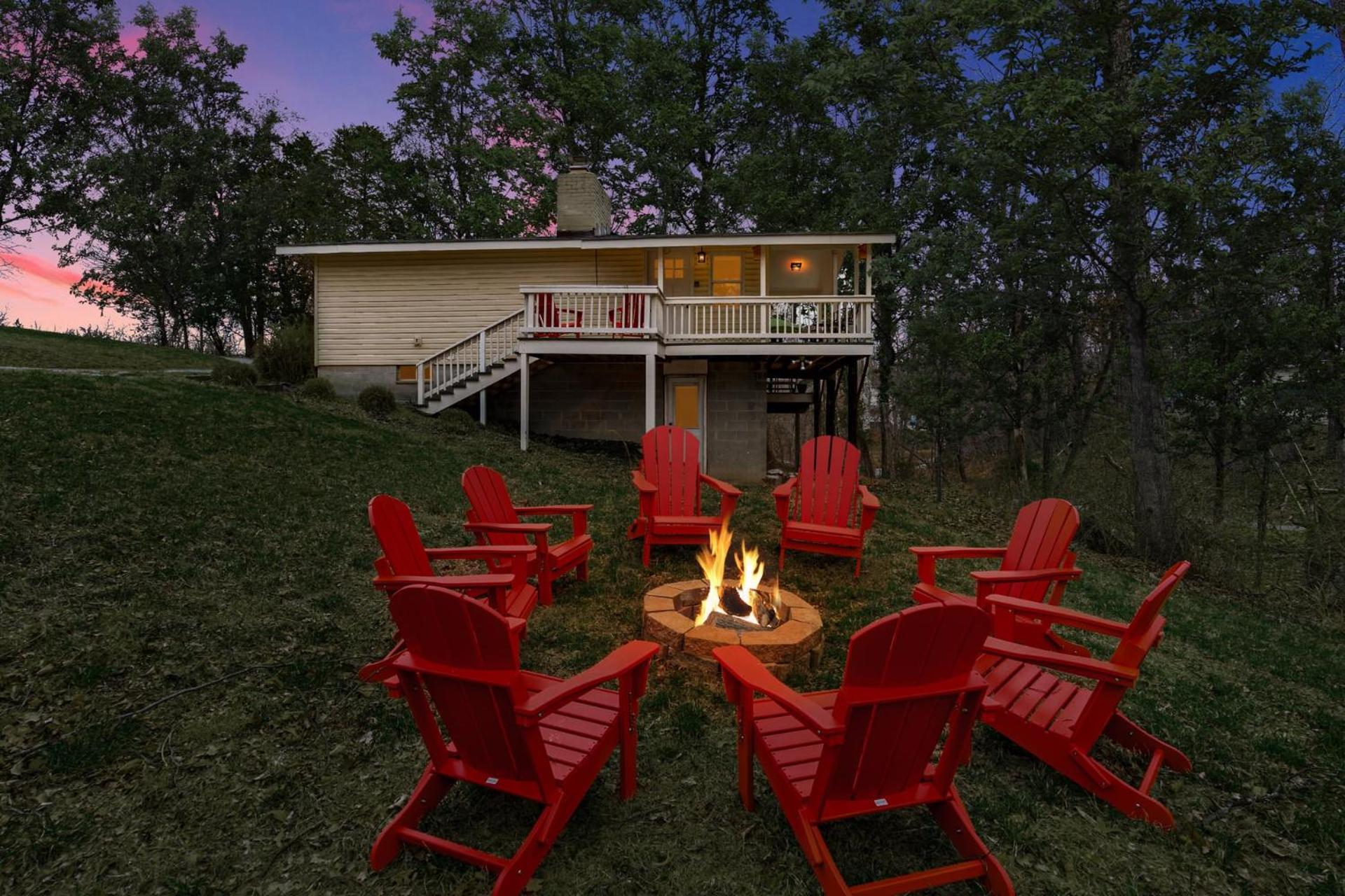 Harpers Ferry Cabin Hot Tub, Deck, Fire Pit, Wifi 外观 照片